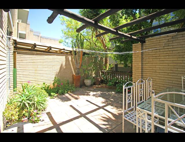 2 BEDROOM APARTMENT FOR SALE IN NORWOOD